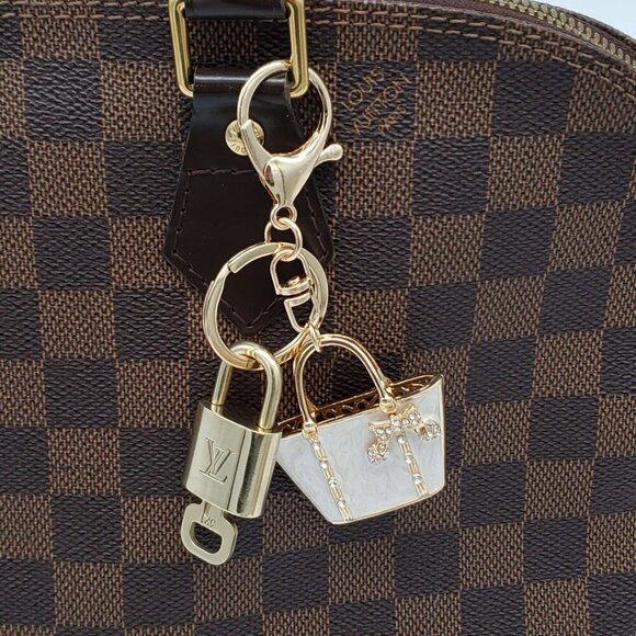 100% Auth Louis Vuitton Lock & Key with unbranded Bagcharm, Keycharm, Keychain - Picture 7 of 7